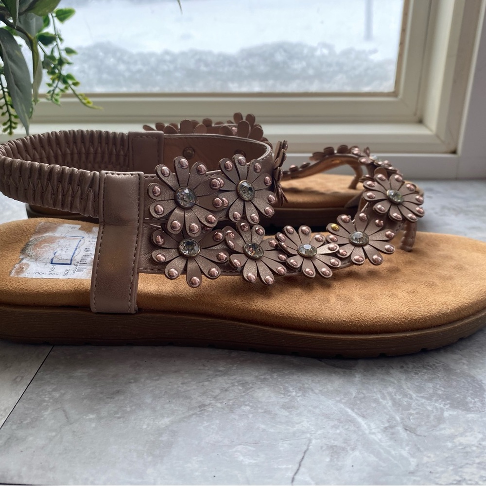 Floral Embellished Sandals - Tan